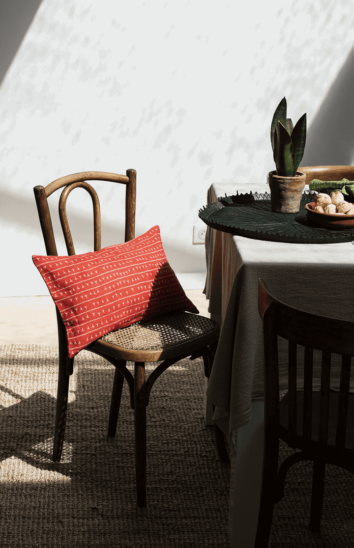 Housse de coussin lin 30x50 - Motif ARRASTA PÉ couleur rouge TERRA