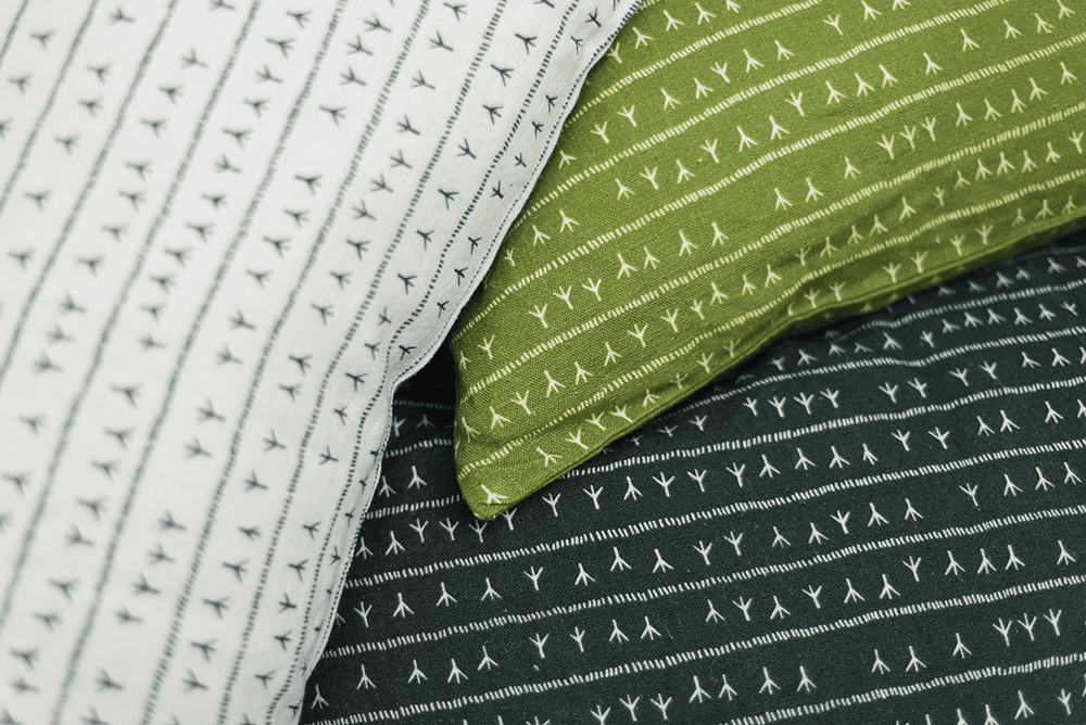 Hosse de coussin lin 30x50 - Motif ARRASTA PÉ couleur vert ABACATE Housses de coussins Sabia Brasilian Design