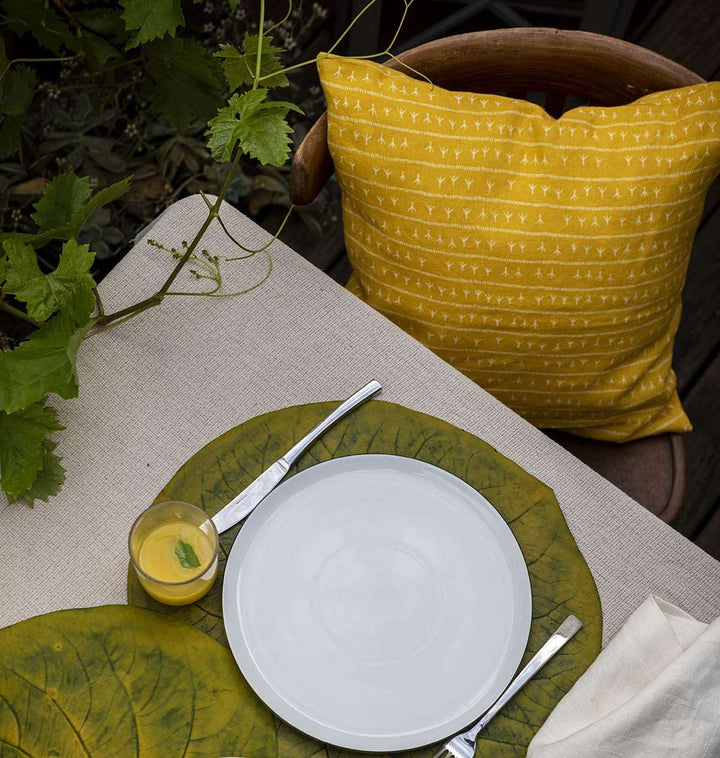 Housse de coussin lin 45x45 - Motif ARRASTA PÉ couleur jaune ABACAXI