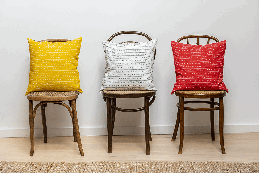 Housse de coussin lin 45x45 - Motif ARRASTA PÉ couleur jaune ABACAXI