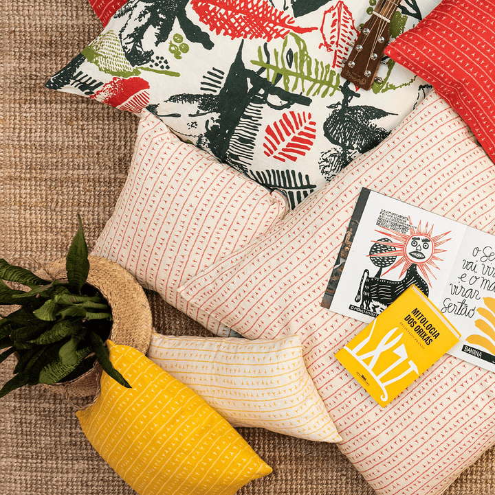 Housse de coussin lin 45x45 - Motif ARRASTA PÉ couleur ROUGE Housses de coussins Sabia Brasilian Design