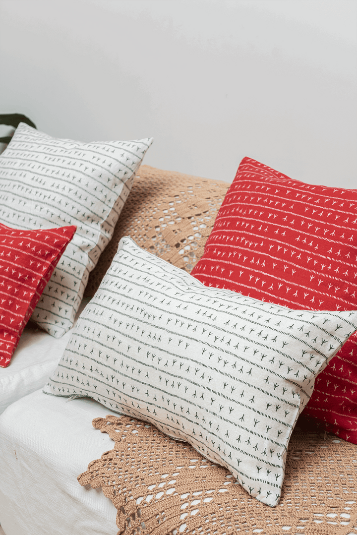Housse de coussin lin 45x45 - Motif ARRASTA PÉ couleur rouge TERRA Housses de coussins Sabia Brasilian Design
