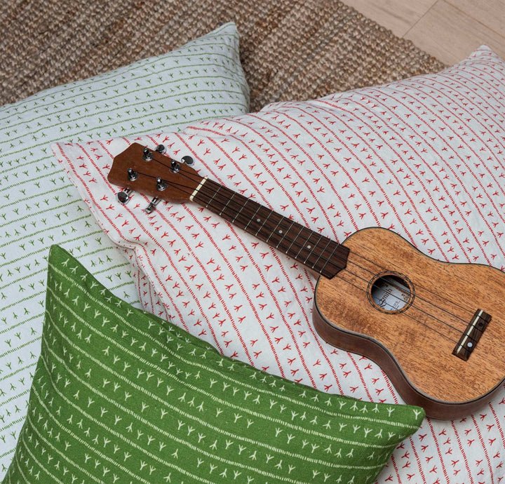 Housse de coussin lin 80x80 - Motif ARRASTA PÉ couleur VERT Housses de coussins Sabia Brasilian Design