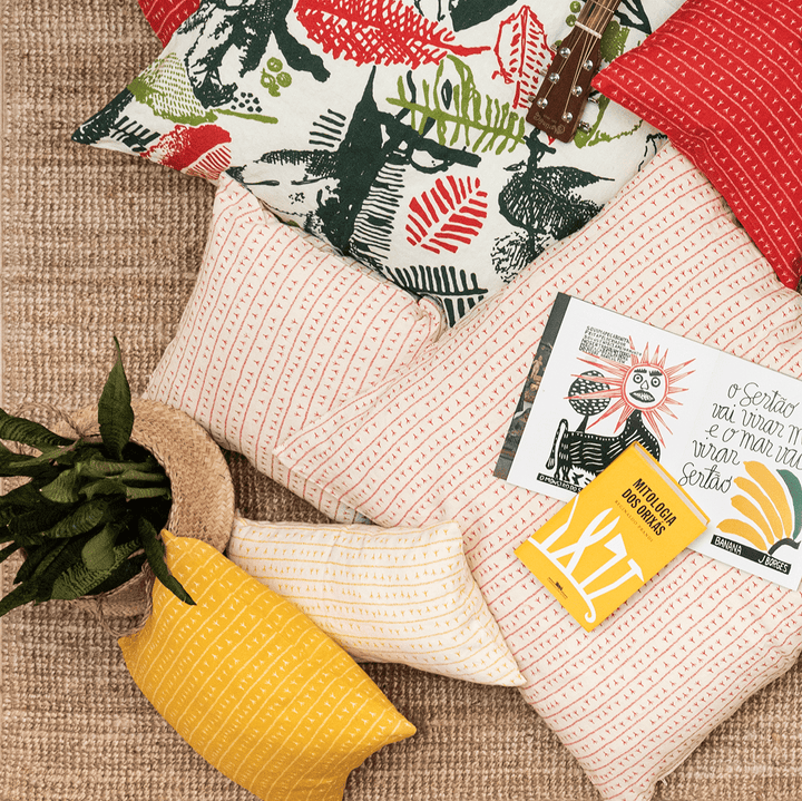 Housse de coussin lin 80x80 - Motif ARRASTA PÉ couleur ROUGE Housses de coussins Sabia Brasilian Design