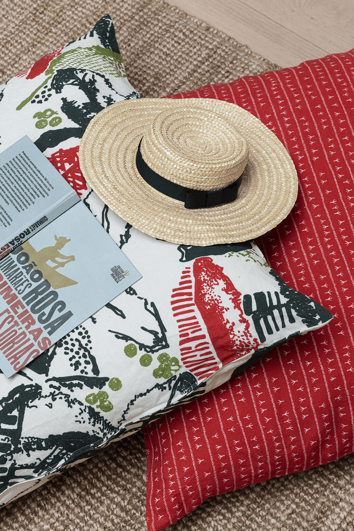 Housse de coussin lin 80x80 - Motif ARRASTA PÉ couleur rouge TERRA Housses de coussins Sabia Brasilian Design