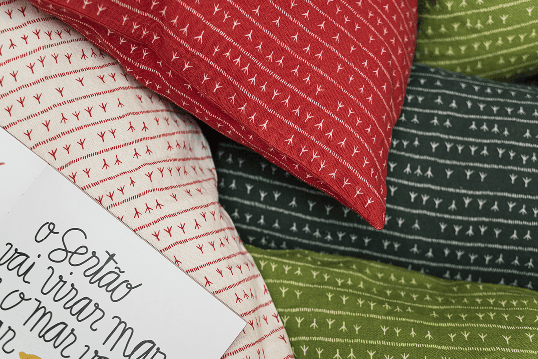 Housse de coussin lin 80x80 - Motif ARRASTA PÉ couleur rouge TERRA Housses de coussins Sabia Brasilian Design