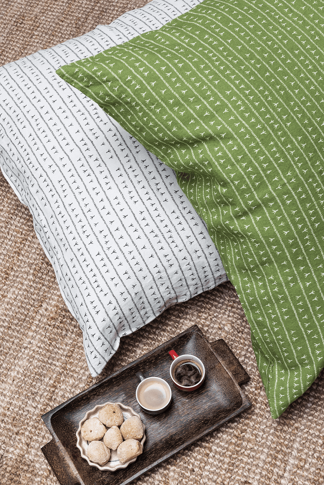 Housse de coussin lin 80x80 - Motif ARRASTA PÉ couleur vert ABACATE Housses de coussins Sabia Brasilian Design