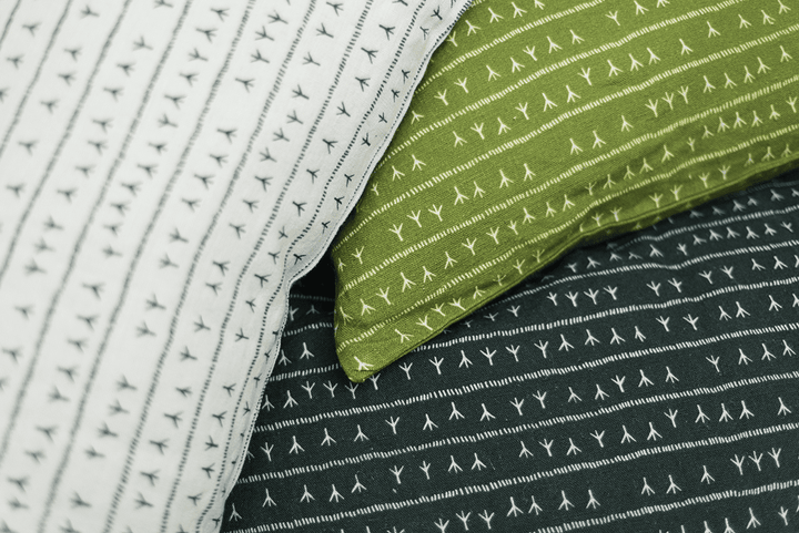 Housse de coussin lin 80x80 - Motif ARRASTA PÉ couleur vert AMAZÔNIA