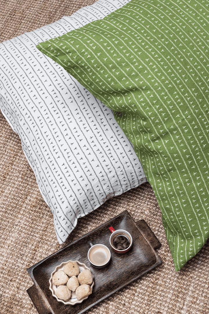 Housse de coussin lin 80x80 - Motif ARRASTA PÉ couleur vert FOLHA Housses de coussins Sabia Brasilian Design