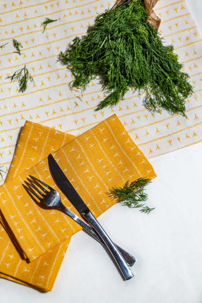 Serviette de table lin (par 2) 45x45 - Motif ARRASTA PÉ couleur jaune ABACAXI Serviettes de table Sabia Brasilian Design