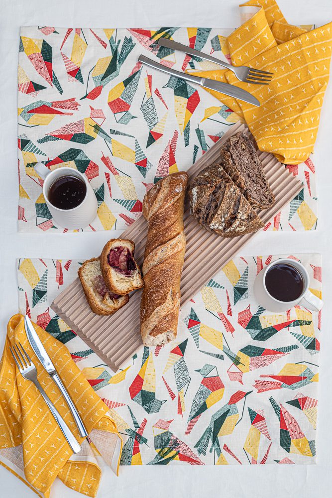 Serviette de table lin (par 2) 45x45 - Motif ARRASTA PÉ couleur jaune ABACAXI Serviettes de table Sabia Brasilian Design