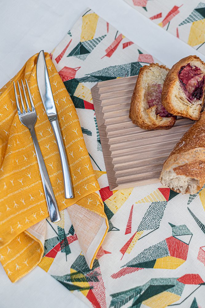 Serviette de table lin (par 2) 45x45 - Motif ARRASTA PÉ couleur jaune ABACAXI Serviettes de table Sabia Brasilian Design