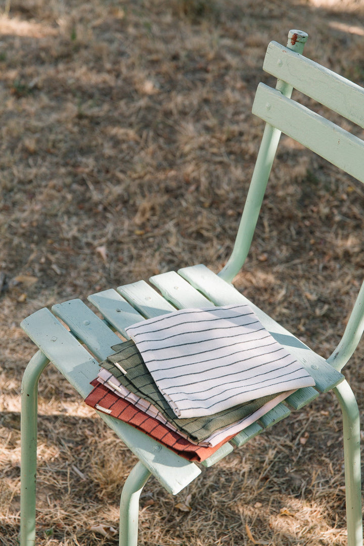 Serviettes de table Vert câpre à rayures en coton flammé (lot de 2)