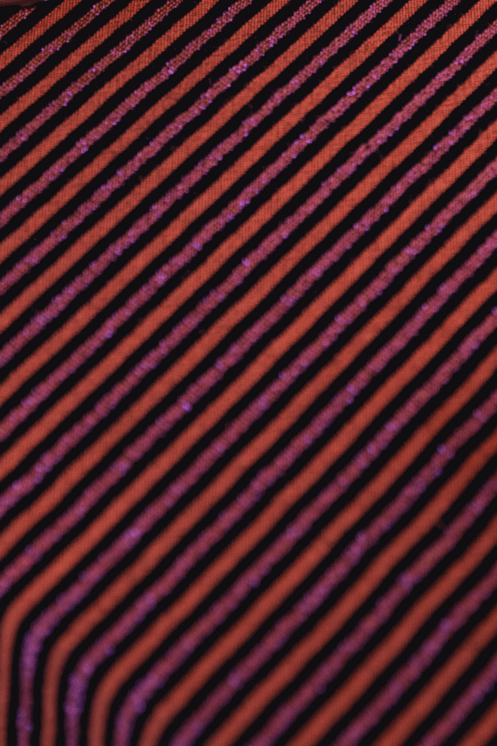 Coussin rouille et lignes irisées rose - ARMAND Coussin Maryne Guyot créations