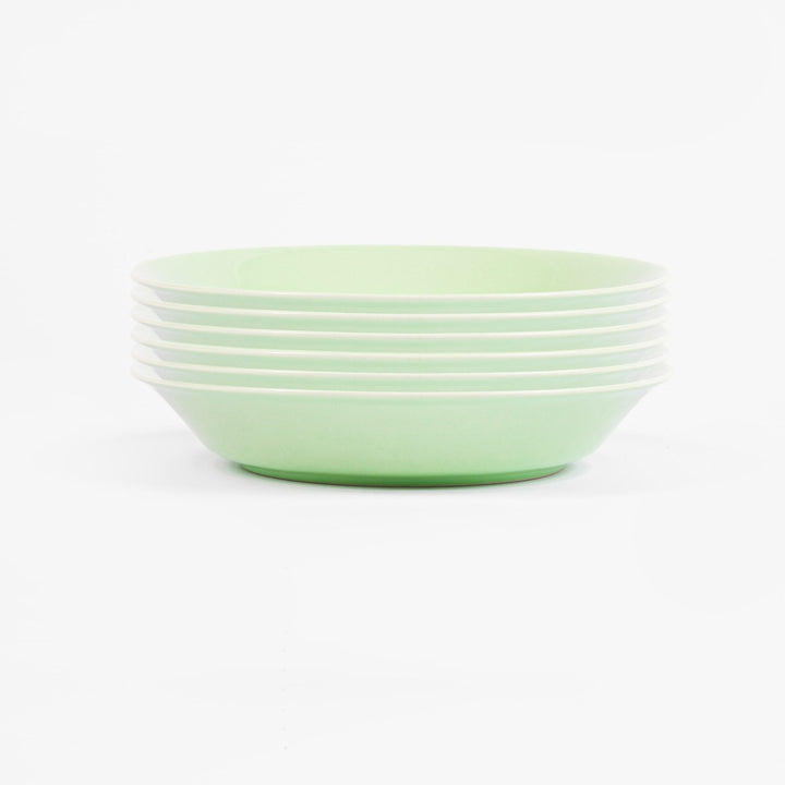 L'assiette creuse ronde en porcelaine - Vert amande