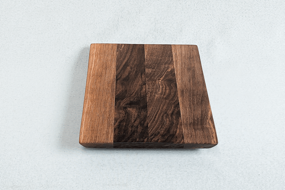 Planche à découper KLAZ en noyer massif artisanal made in France