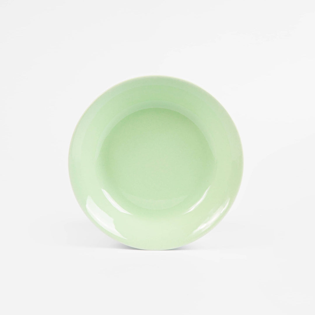 L'assiette creuse ronde en porcelaine - Vert amande