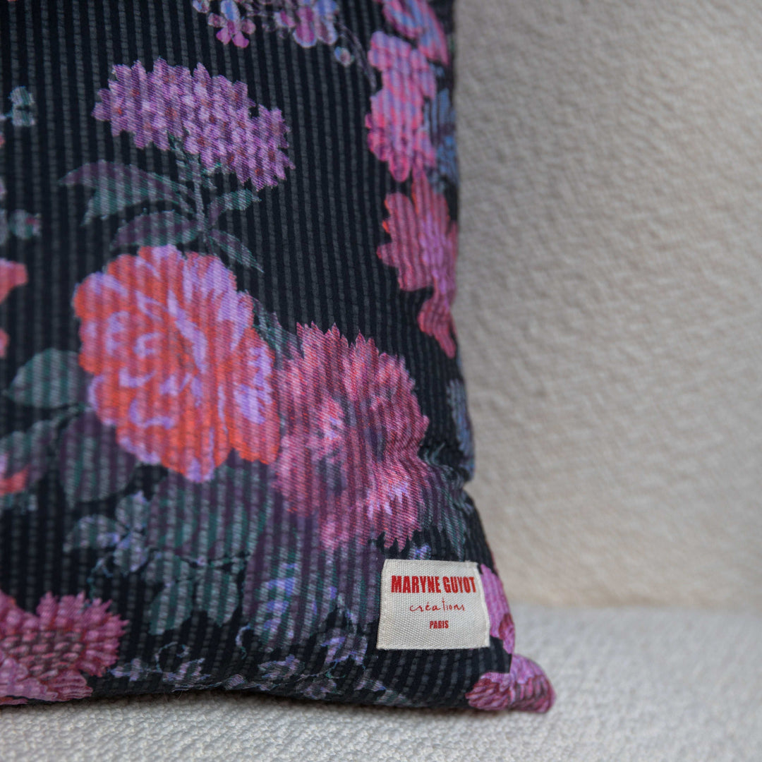 Coussin noir aux fleurs rose - ALMA Coussin Maryne Guyot créations