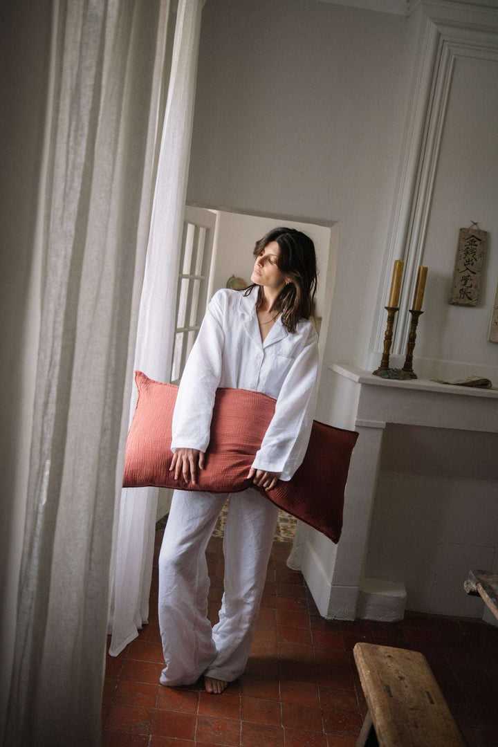 Grand coussin déhoussable en double gaze de coton rouille 45x90cm Coussins Les Pensionnaires