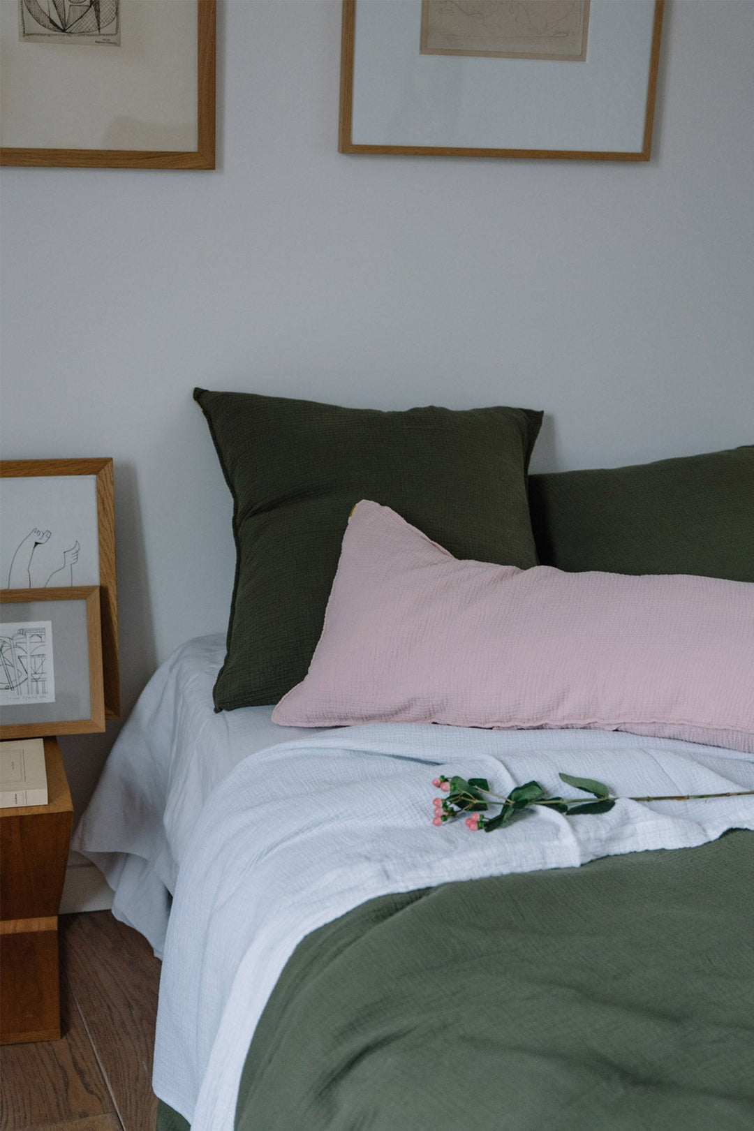 Large removable cushion in delicate pink double cotton gauze 45x90cm