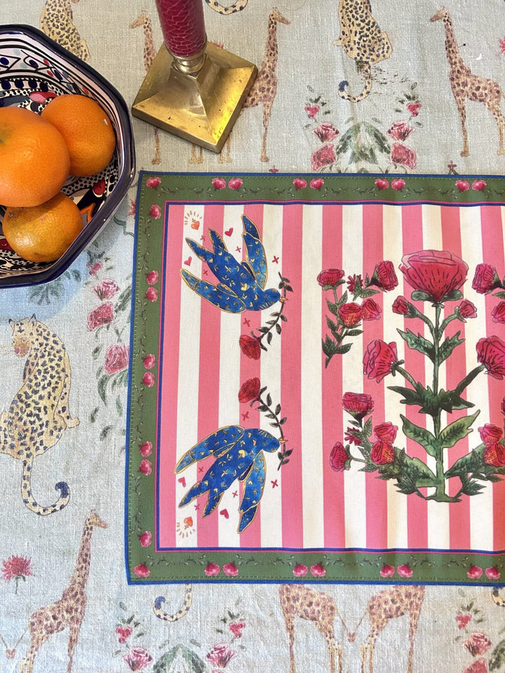 Set de table - Tissu anti-taches - Motifs poésie et fleurs - Fond rayé blanc et rose