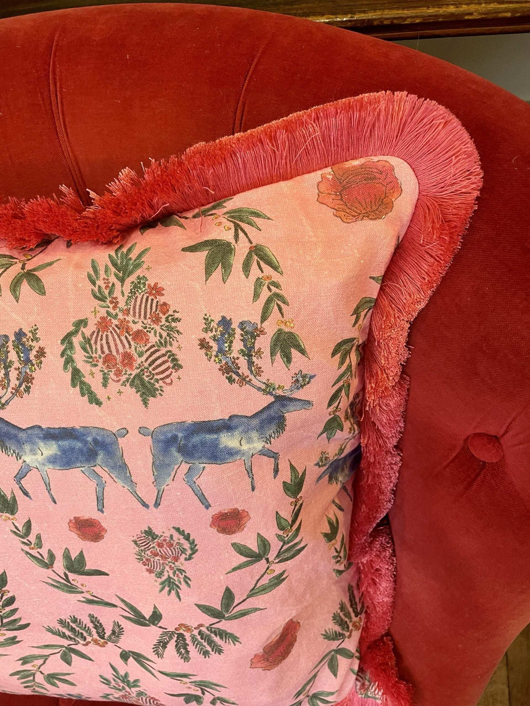 Housse de coussin mat - Rennes et fleurs - Fond rose - Marabout rose Housses de coussins Maison Datcha