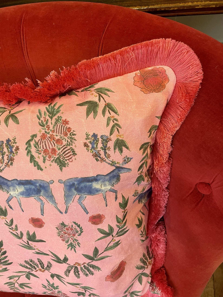 Housse de coussin mat - Rennes et fleurs - Fond rose - Marabout rose Housses de coussins Maison Datcha