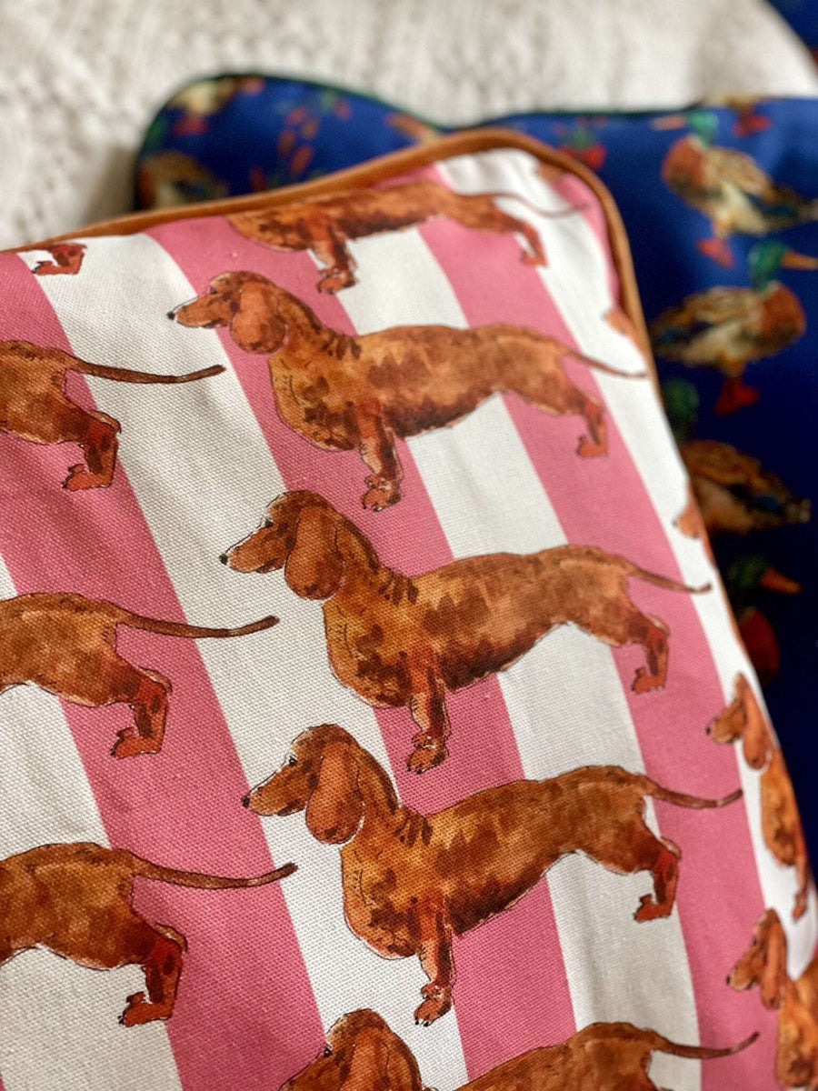 Housse de coussin mat - teckels - rayures roses et blanches