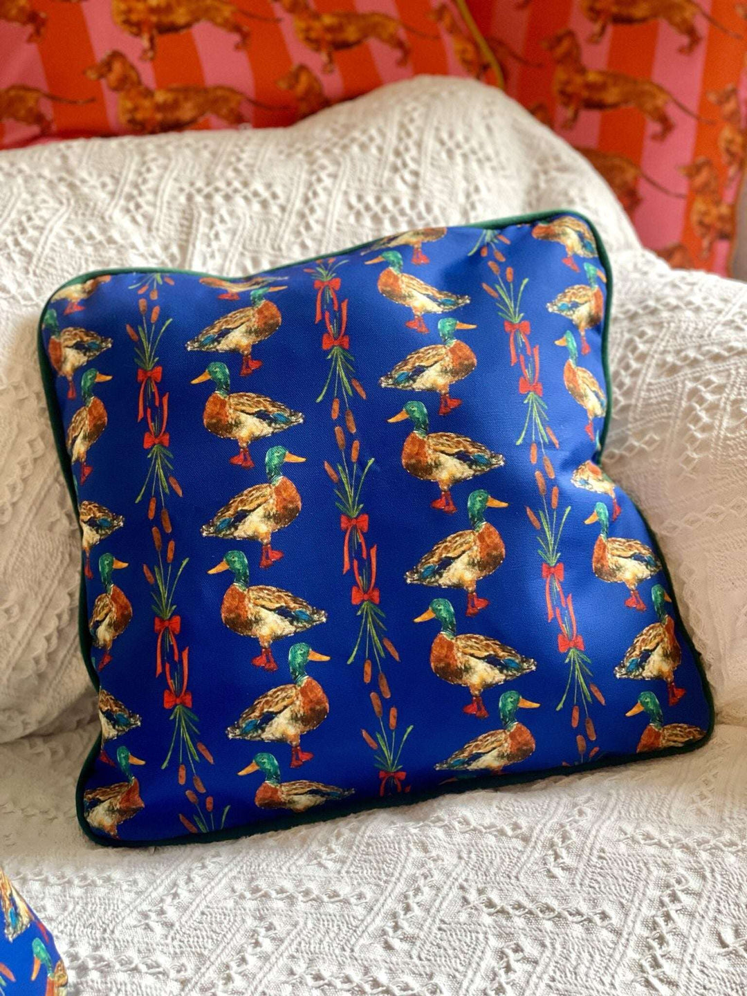 Housse de coussin mat - canards - fond bleu nuit