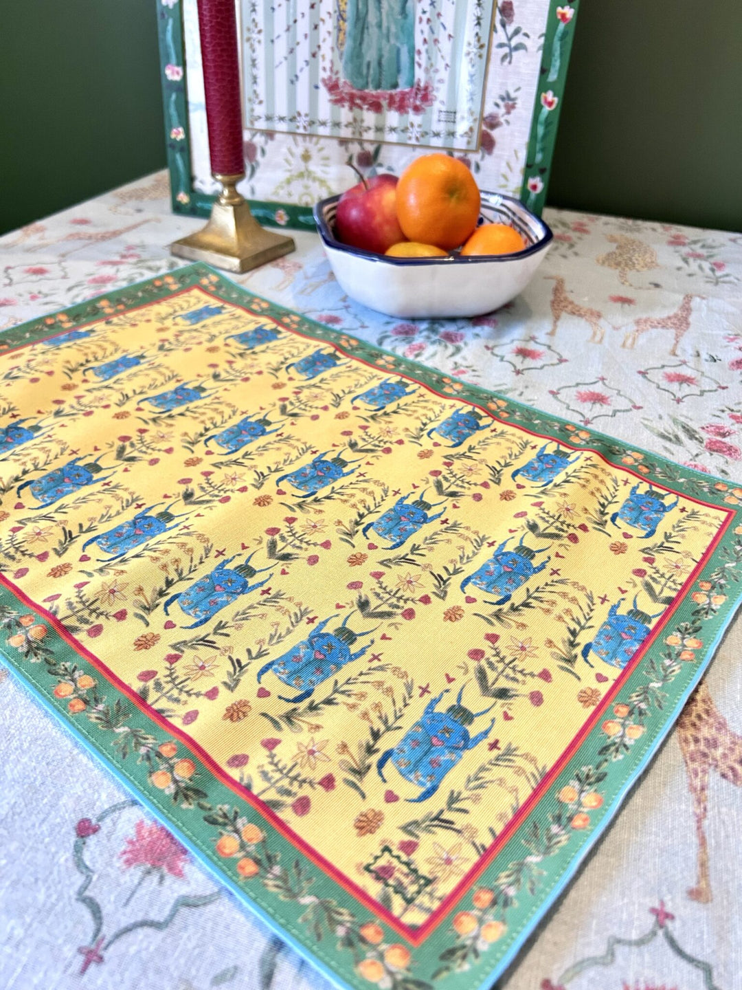 Set de table - Tissu anti-taches - Motifs scarabées et fleurs - Fond jaune