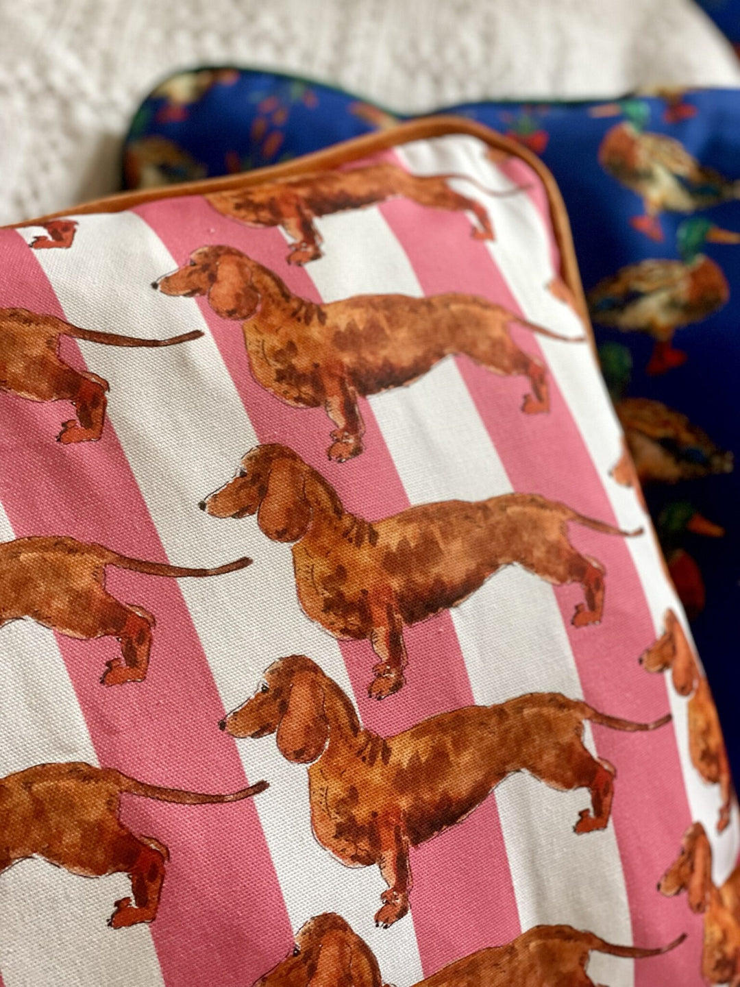 Housse de coussin mat - teckels - rayures roses et blanches