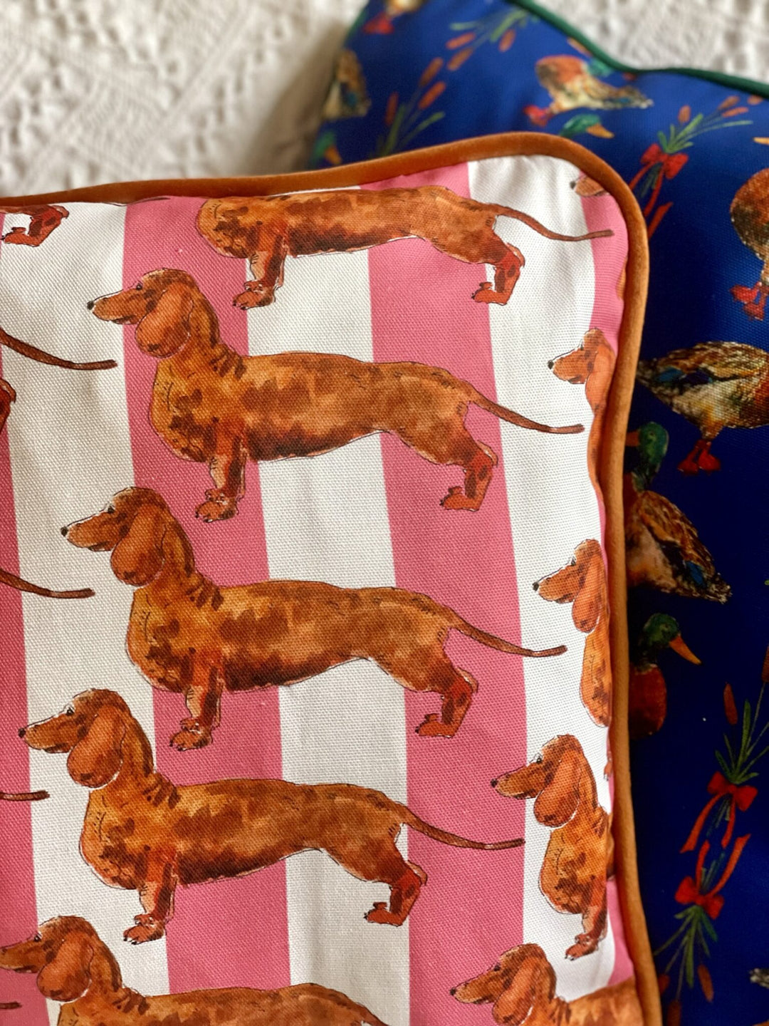 Housse de coussin mat - teckels - rayures roses et blanches