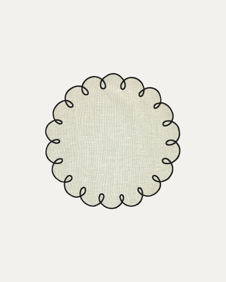 Lisboa placemat, beige and black scalloped edge 