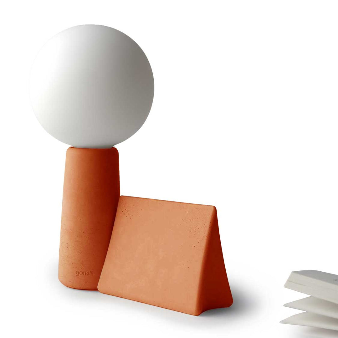 Lampe à poser en béton terracotta - Phare Lampes Gone's
