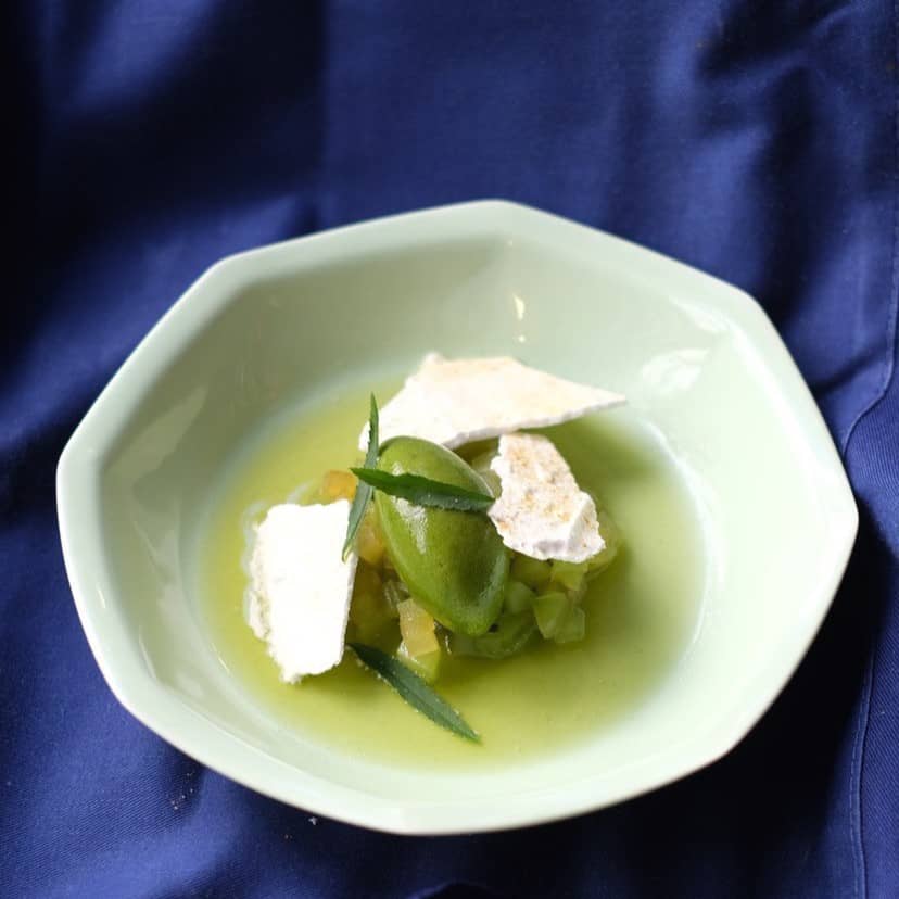 L'assiette creuse en porcelaine octogonale - Vert amande